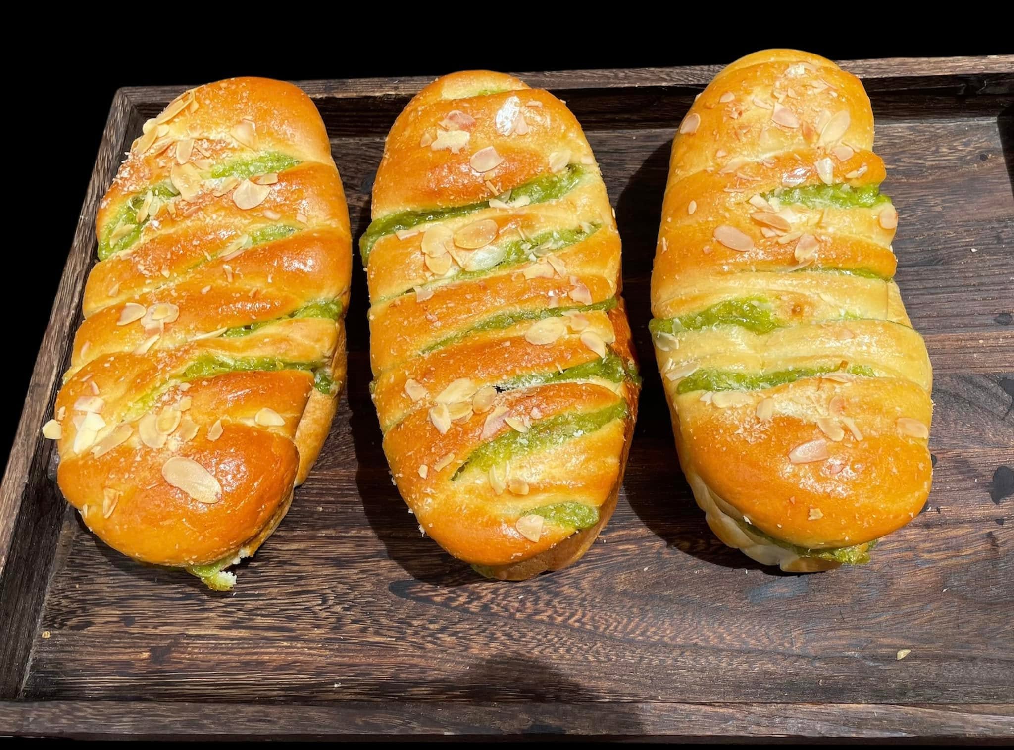 Bánh mì mềm cốm xào 